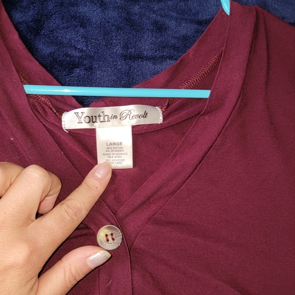 Maroon top - Picture 4 of 5
